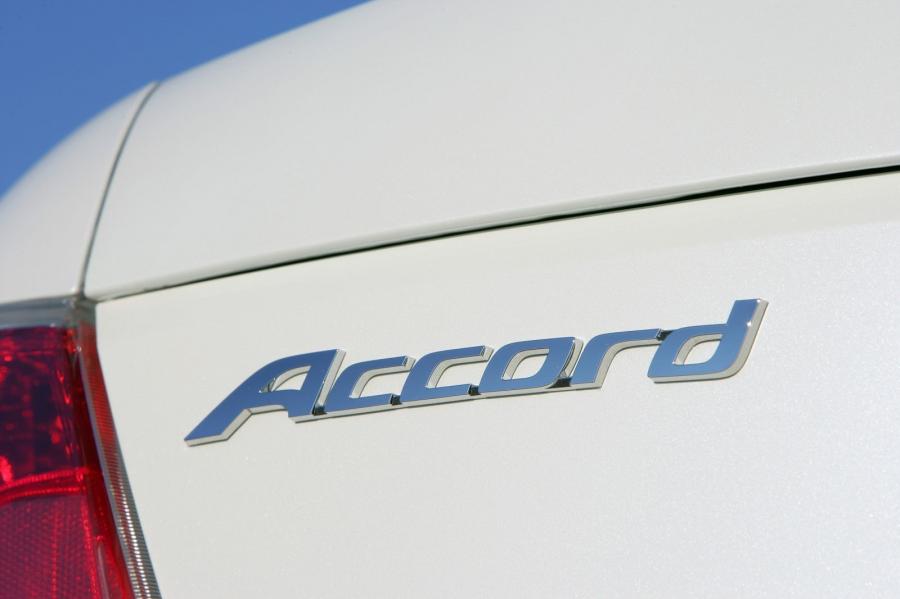  Honda Accord 2008 года  (US) (фото 43 из 47)